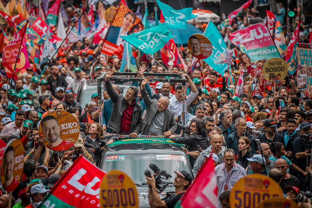 Estanislao Santos fotógrafo | Registro fotográfico: Lula frente a la multitud en Brasil